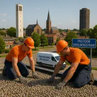 “Dakdekkers op grinddak met uitzicht op skyline van Brunssum bij de Pastoor Savelbergstraat.”